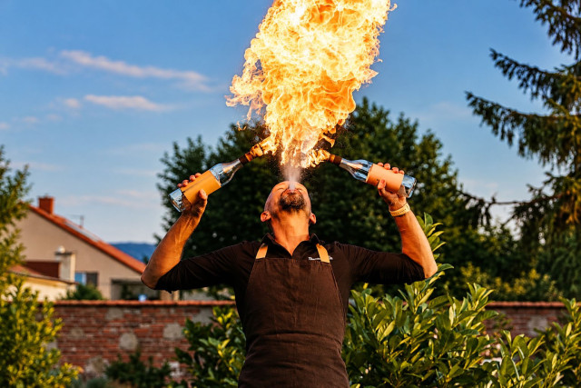 One Man Barmanská show