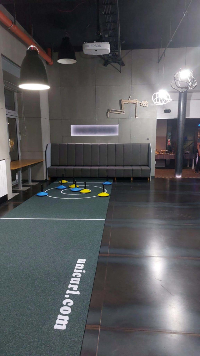 Indoor curling na koberci