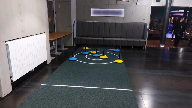 Indoor curling na koberci