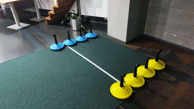 Indoor curling na koberci