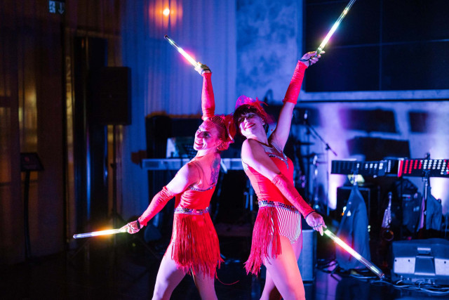 Swing Logo show