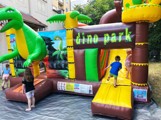 Skákací hrad Dino park