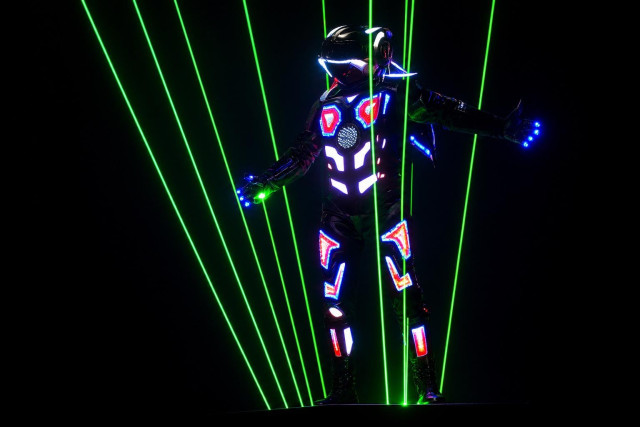 Duo laser show predators