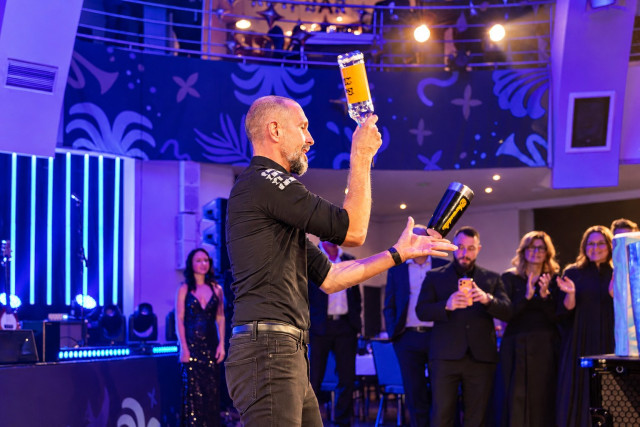 One Man Barmanská show