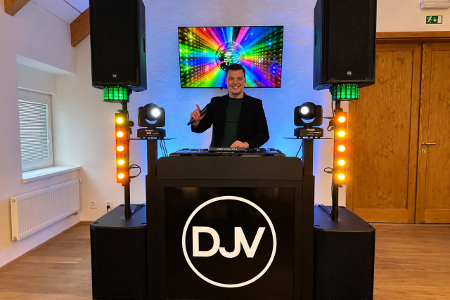 Profesionální DJ včetně ozvučení