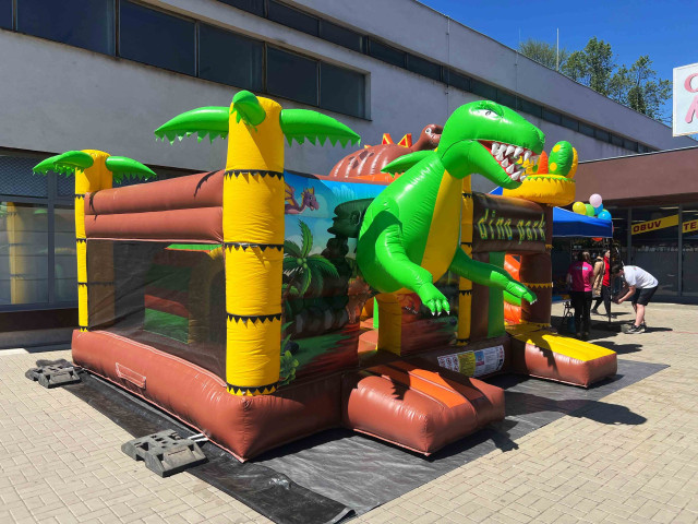 Skákací hrad Dino park