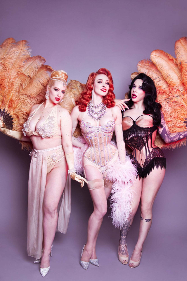Celovečerní Burlesque show