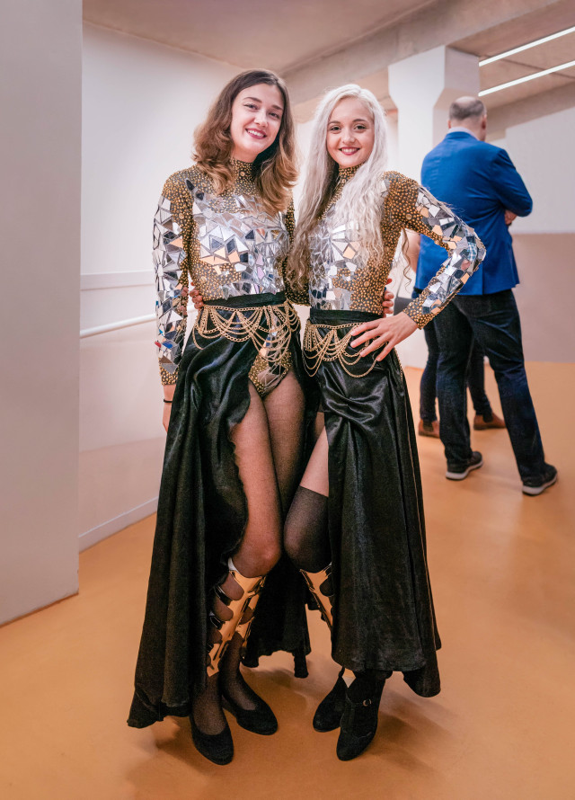 Svítící hostesky