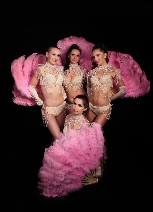Elegantní burlesque show