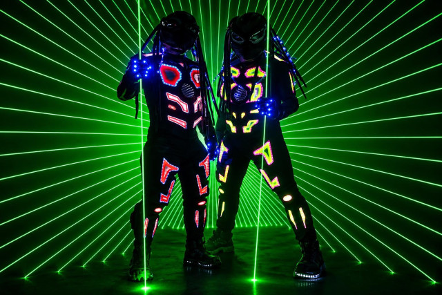 Duo laser show predators