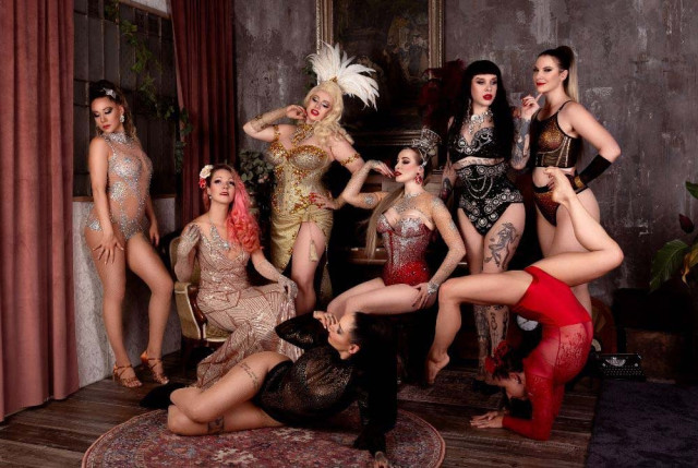 Celovečerní Burlesque show