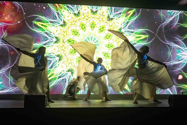 LED show s projekcemi