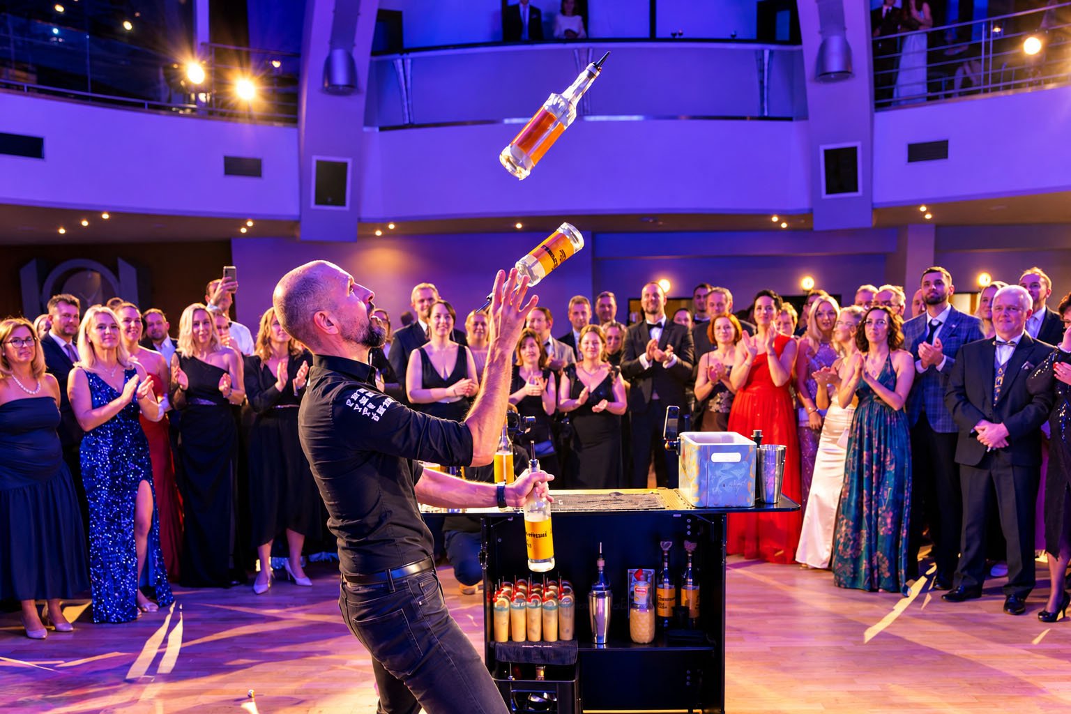 One Man Barmanská show