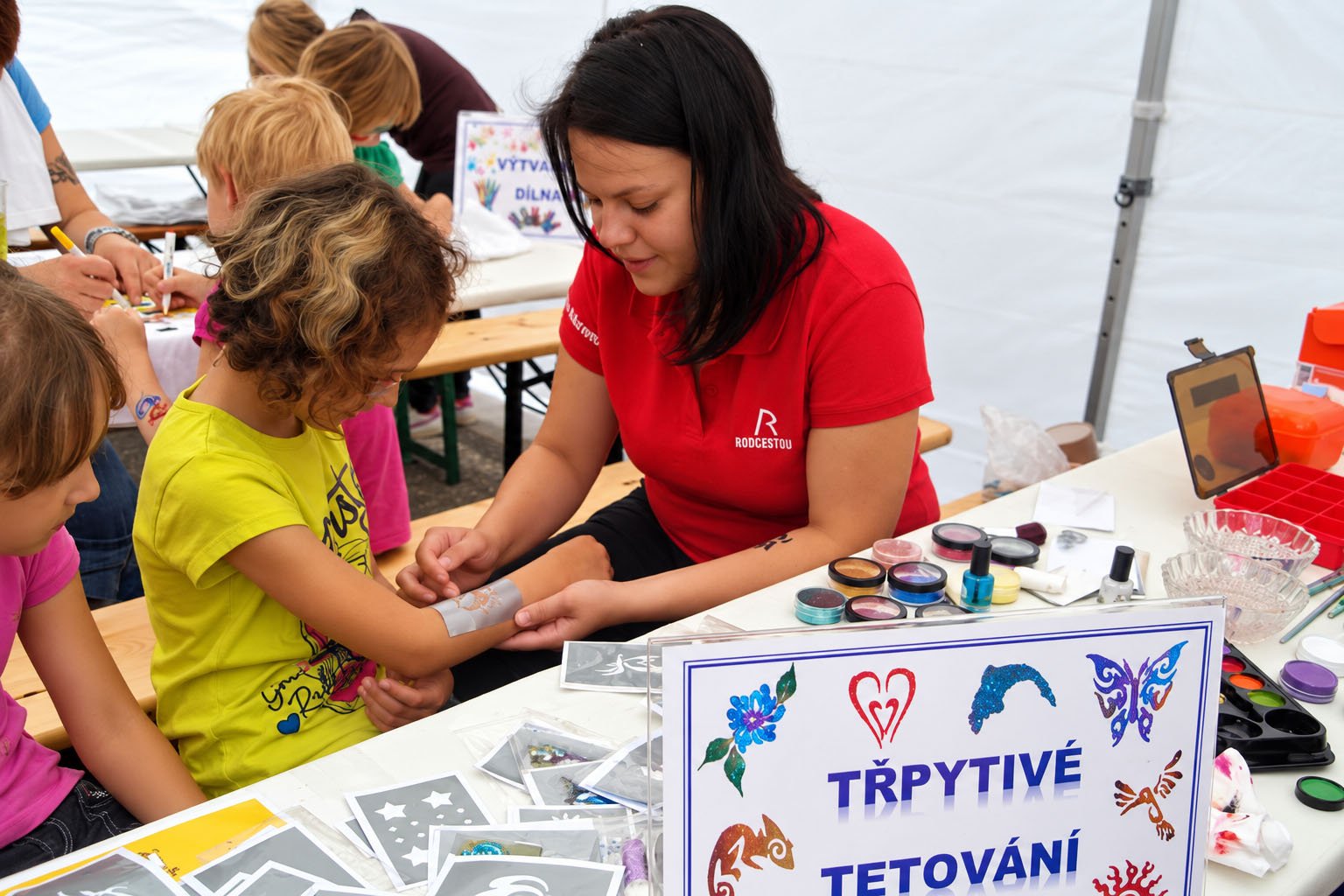 Třpytivé tetování